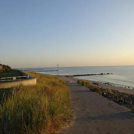 לינה וארוחת בוקר Miramar דאהמה