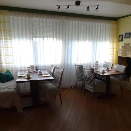 Miramar Bed & Breakfast 3*