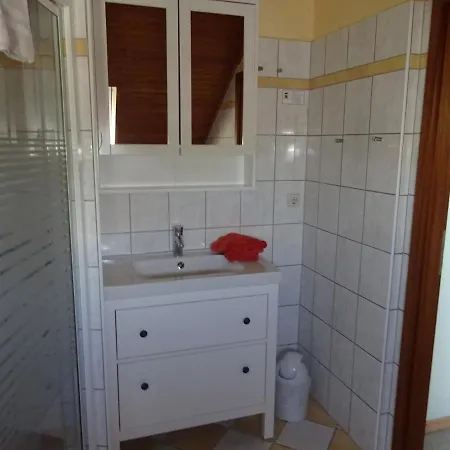 לינה וארוחת בוקר Miramar דאהמה