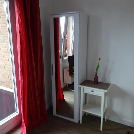 לינה וארוחת בוקר Miramar דאהמה