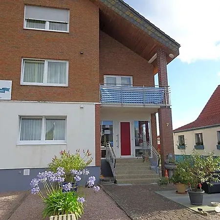 Miramar Bed & Breakfast 3*